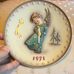 1971 Hummel first edition annual plate “Heavenly Angel”